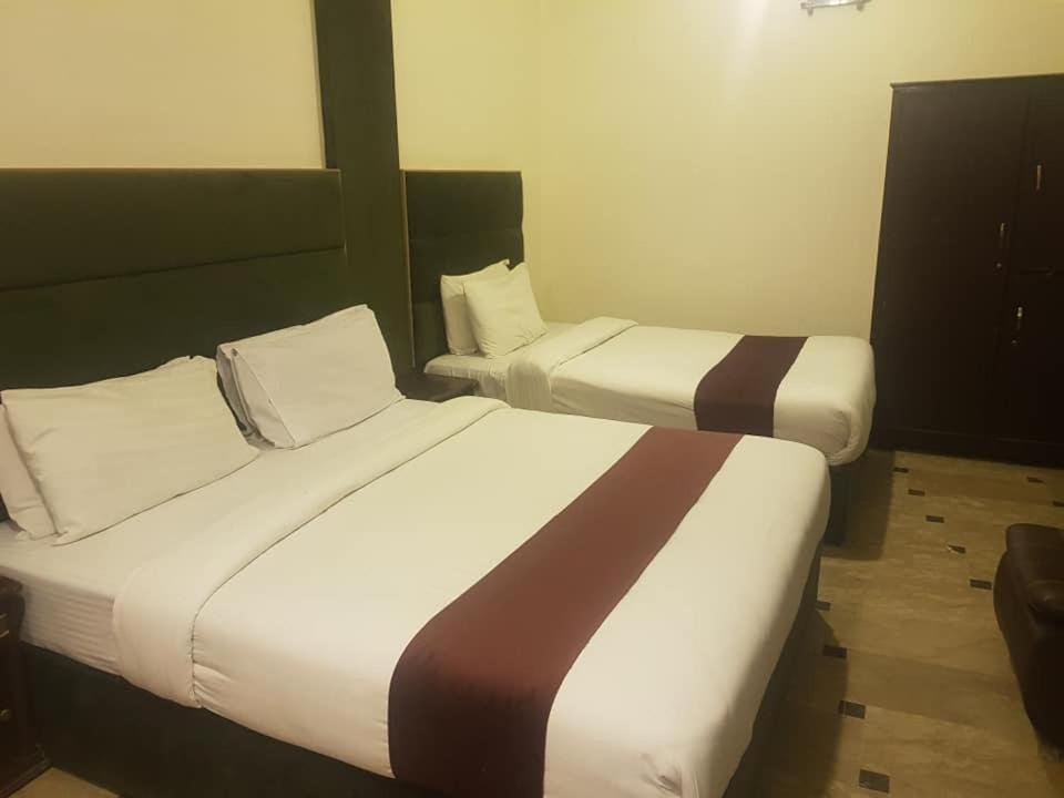 Hotel Sherition 1 Lahore Exterior photo