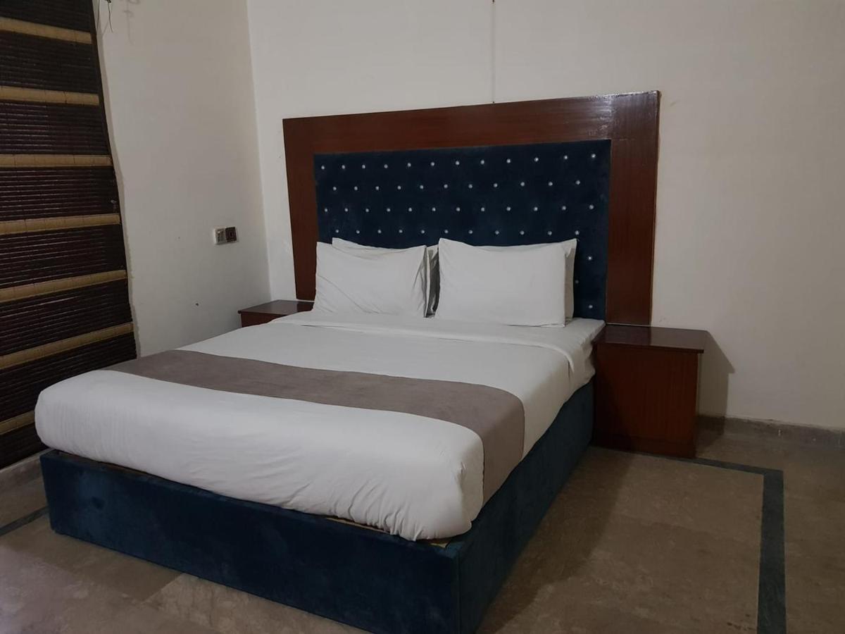 Hotel Sherition 1 Lahore Exterior photo